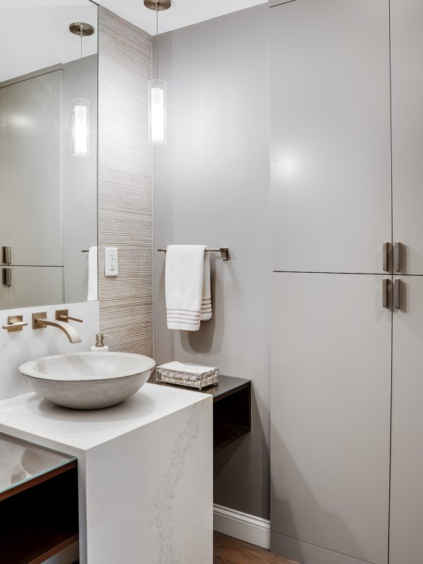 modern powder room© Jacob Lilley Architects Wellesley, MA